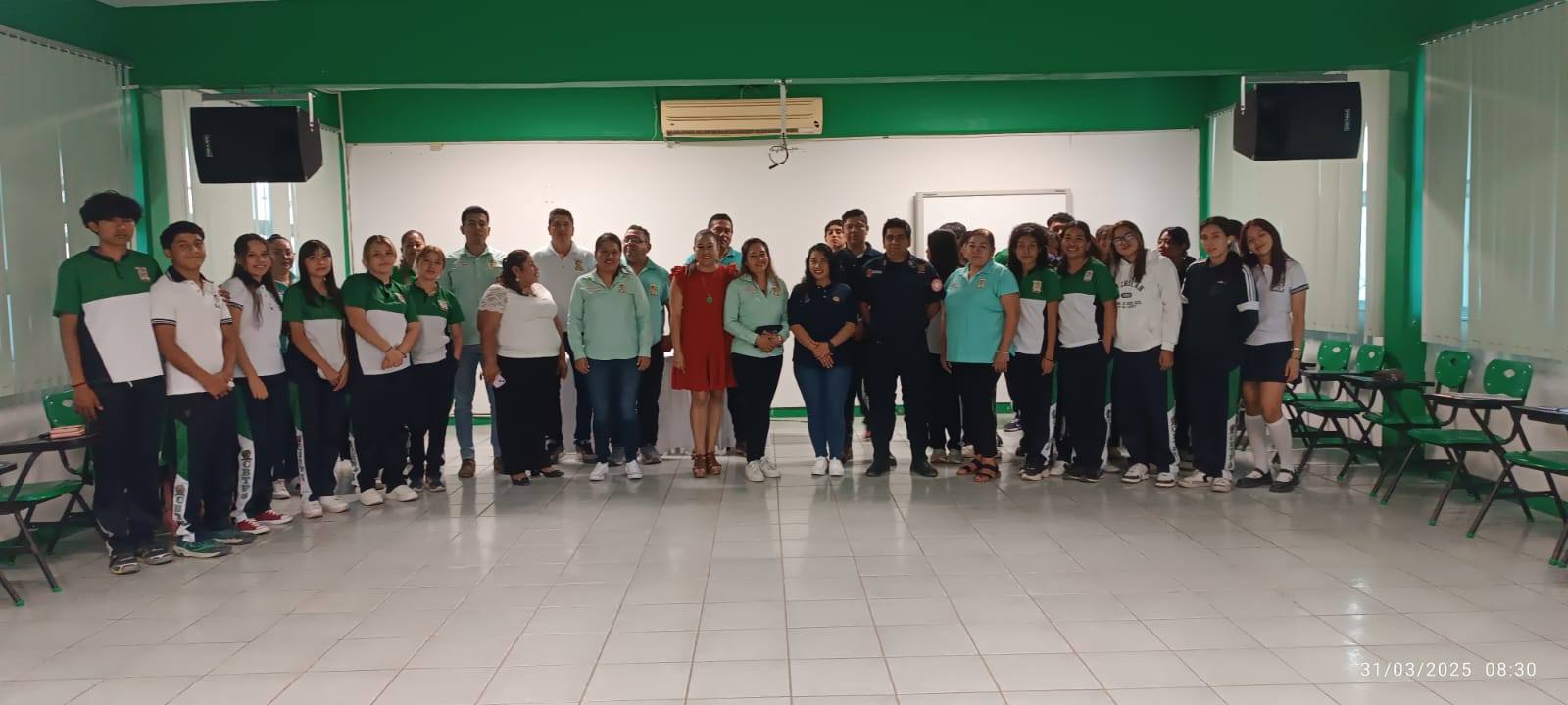 Imparten curso a alumnos del CBTF 5