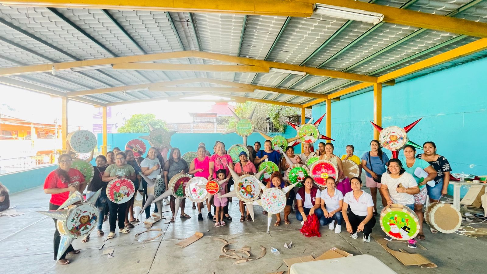 CONCLUYE CON ÉXITO EL TALLER DE PIÑATAS NAVIDEÑAS ORGANIZADO POR EL H. AYUNTAMIENTO MUNICIPAL DE JUAN R. ESCUDERO.