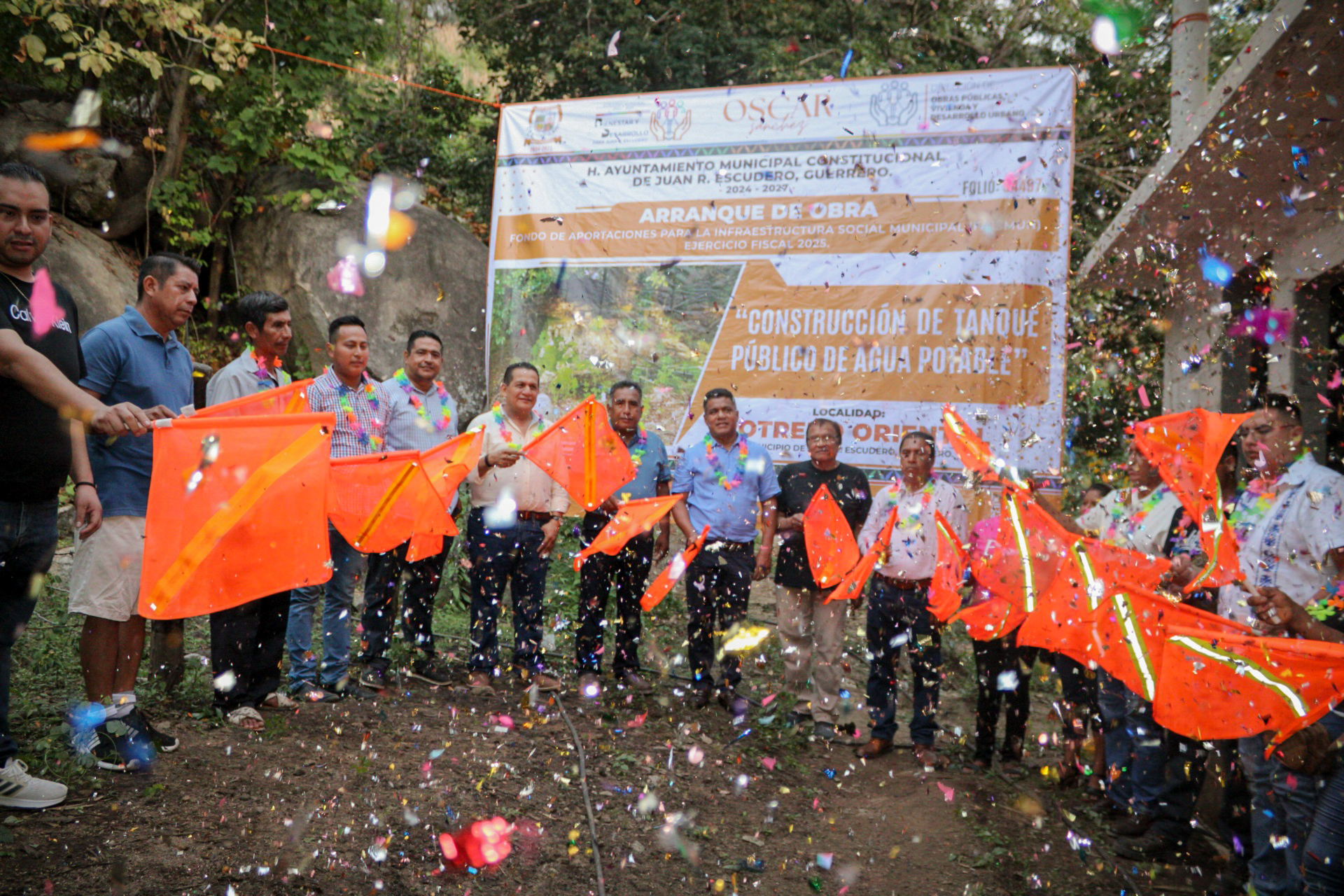 OSCAR SÁNCHEZ DA BANDERAZO DE OBRA DE CONSTRUCCIÓN DE TANQUE PÚBLICO DE AGUA POTABLE EN EL POTRERO ORIENTAL