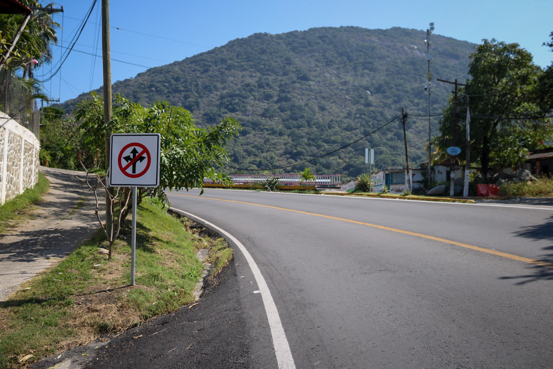 COLOCACIÓN DE SEÑALAMIENTOS VIALES PARA MEJORAR LA SEGURIDAD Y FLUIDEZ VEHICULAR