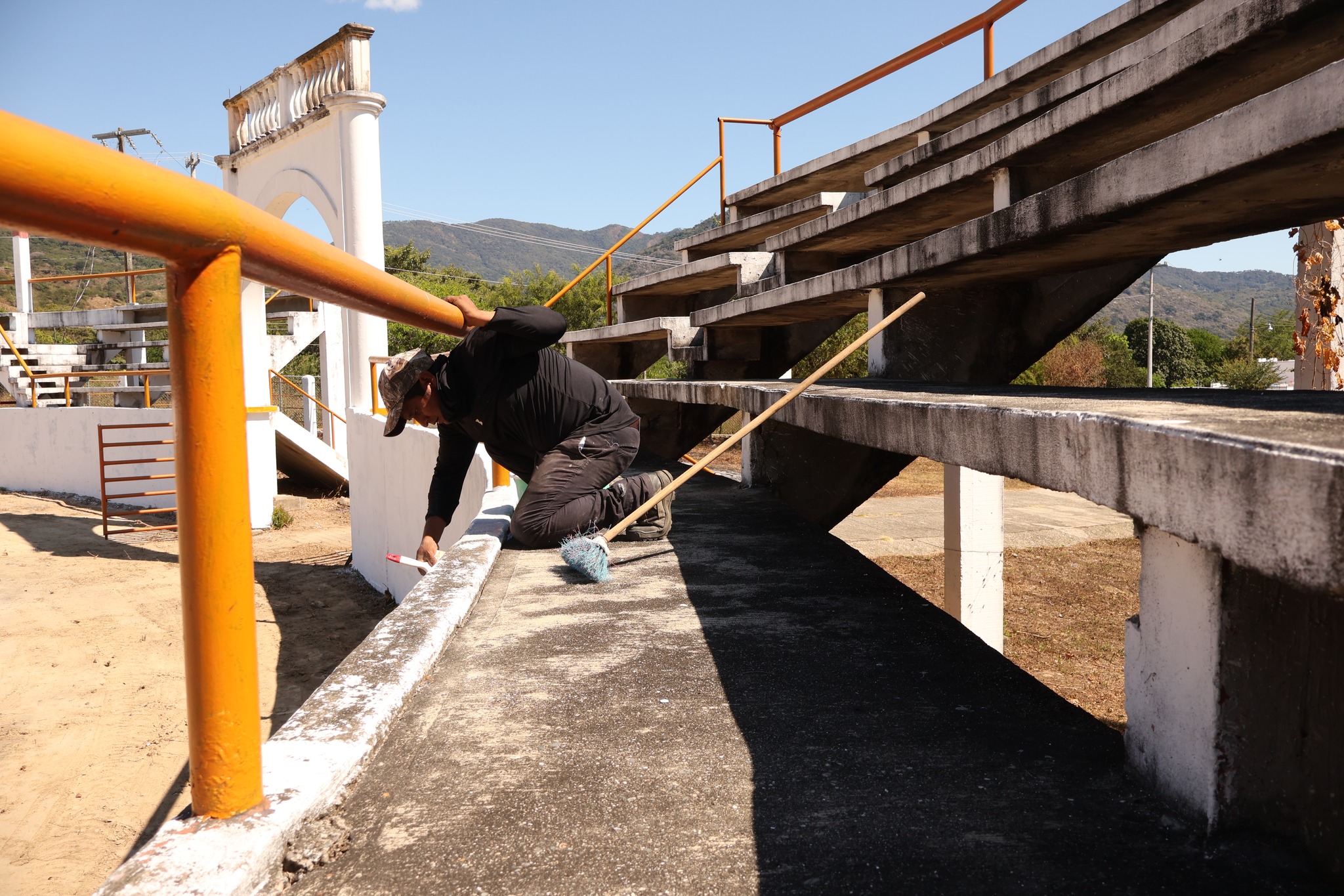 Realizan labores de limpieza y acondicionamiento en la Plaza de Toros “Efraín Sánchez” rumbo a la Feria Guadalupana 2025
